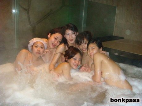 Plenty of Chinese girlfriends in bath house